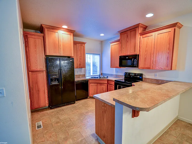 9500 NE 72nd St #1 — Photo 3