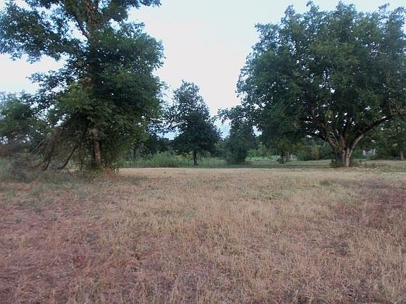 4th image of Whiteside Ln