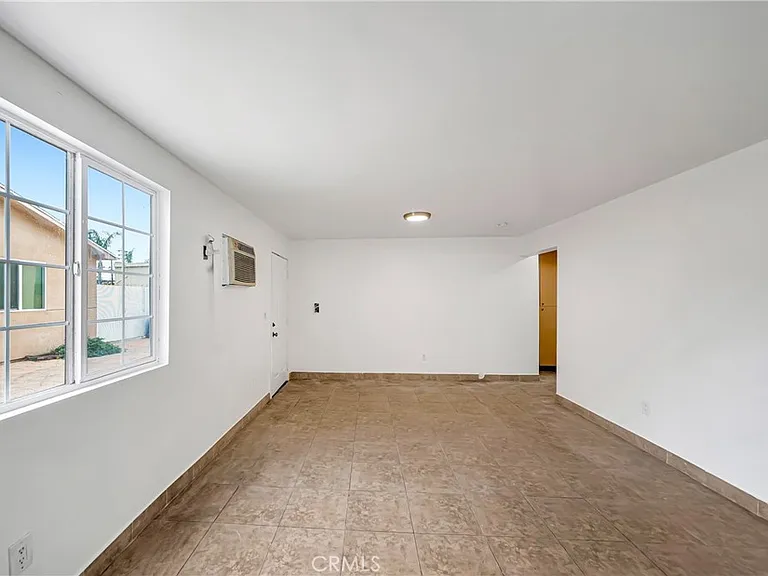 6827 Simpson Ave #4 — Photo 7