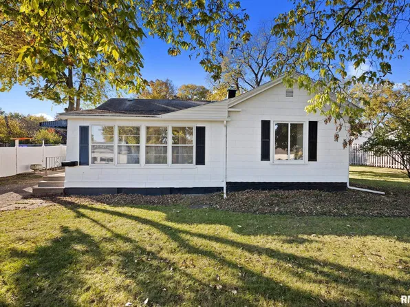 715 N 4th St, Chillicothe, IL 61523