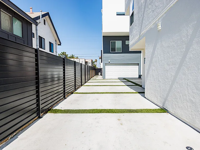 3015 Alsace Ave — Photo 11