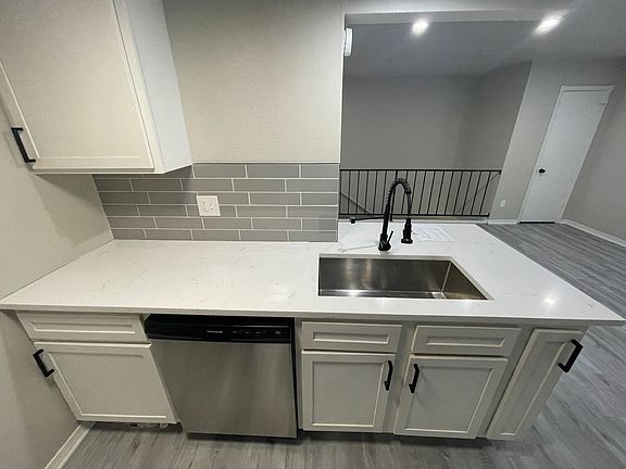 5th image of 735 NW 30th St #7