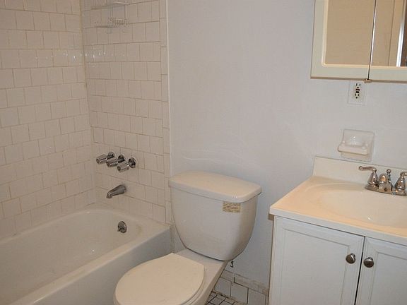4th image of 320 E 6th St APT 2F