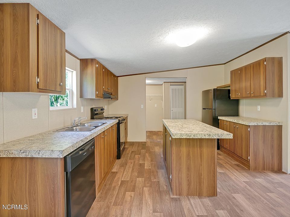 2nd image of 3295 Blueberry Road