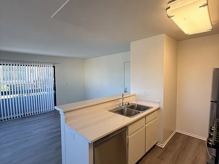14543 Burbank Blvd — Photo 33