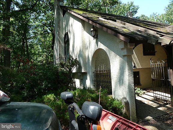 2nd image of 12 Robin Ln