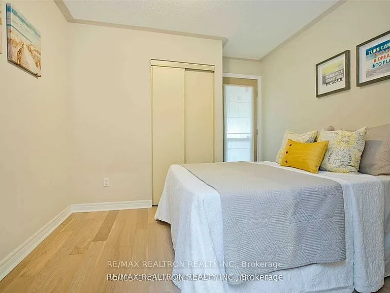 269 Finch Ave E — Photo 20
