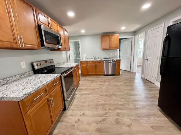 618 McKinstry Ave FLOOR 2, Chicopee, MA 01020