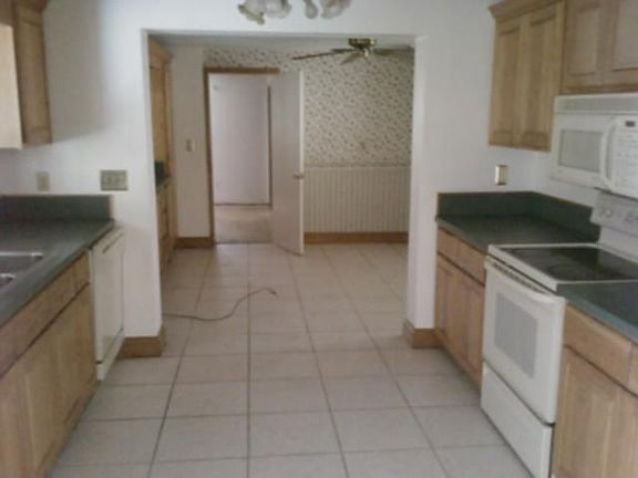 5th image of 1801 Almeria Way S
