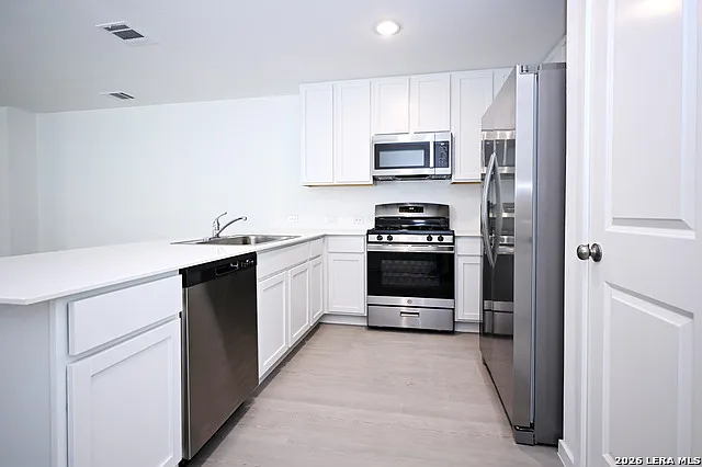 4 bed, 2.0 bath, 1483 sqft, $1,575 — Photo 3