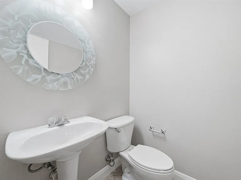 1304 Irene Dr — Photo 32