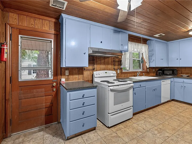 1601 Walnut Ave — Photo 12