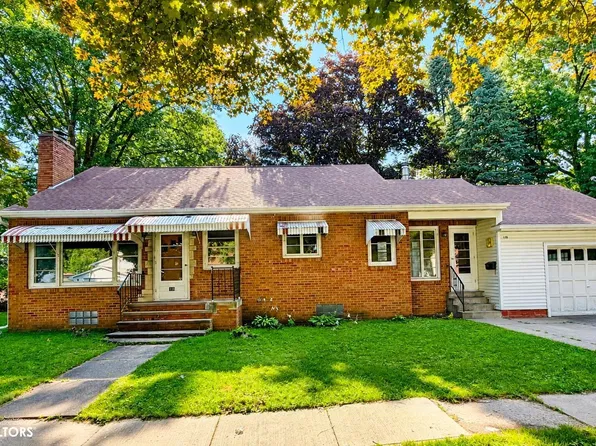 115 S 6th St, Wapello, IA 52653