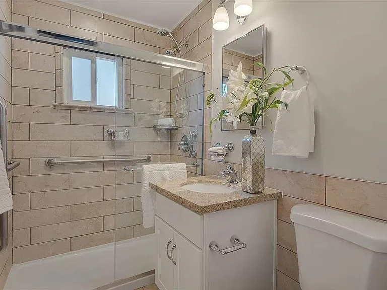 1202 Foley Ave — Photo 5