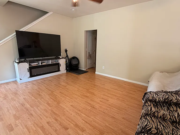 1430 Blaine Ave — Photo 7