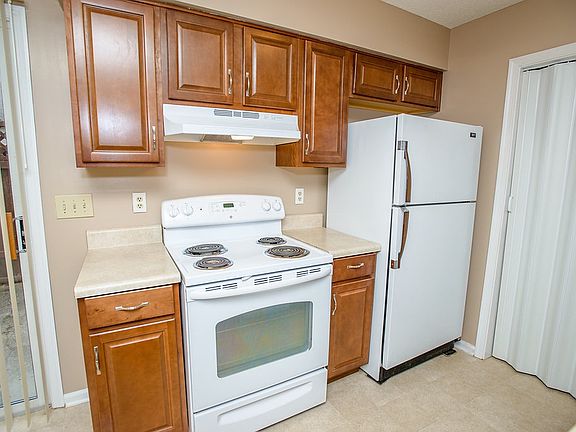 5th image of 203 Alder Wood Dr