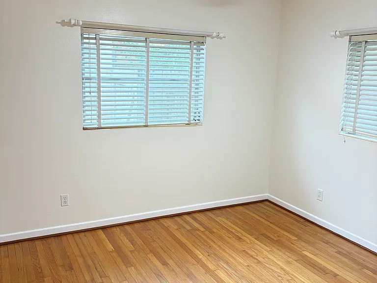 3243 N Orange Ave — Photo 22