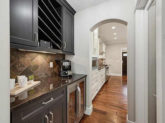 3rd image of 10615 135th St NW