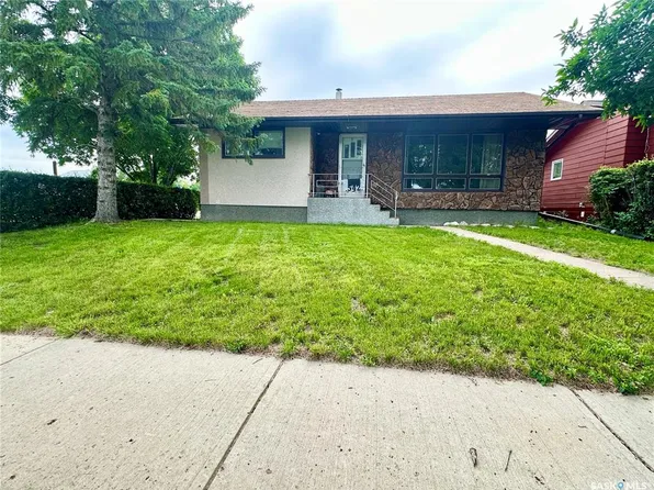 542 Elizabeth STREET, Weyburn, SK S4H 1S4