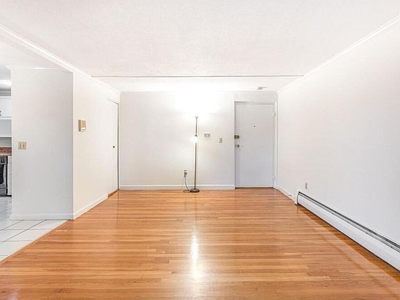 3rd image of 220 Essex St #15