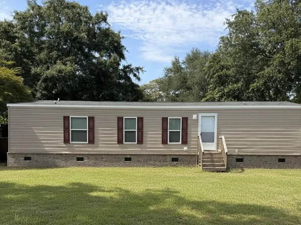 106 Hammond St, Bonneau, SC 29431