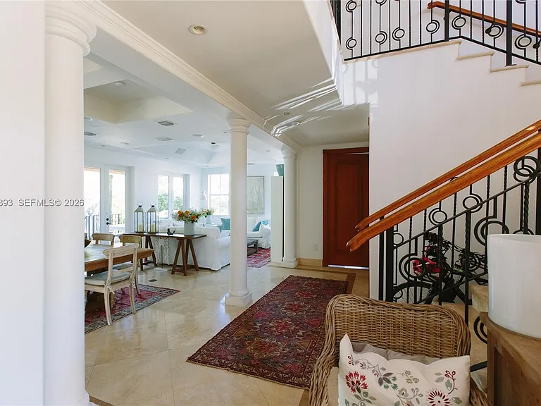 335 W Enid Dr — Photo 6