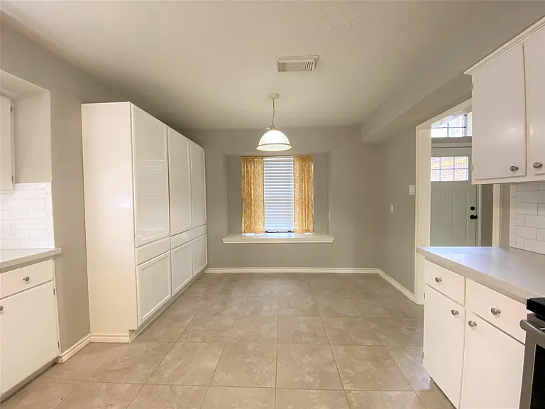 12303 Longfellow Dr — Photo 3