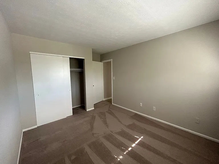 Fairview Court Apartments — Photo 73