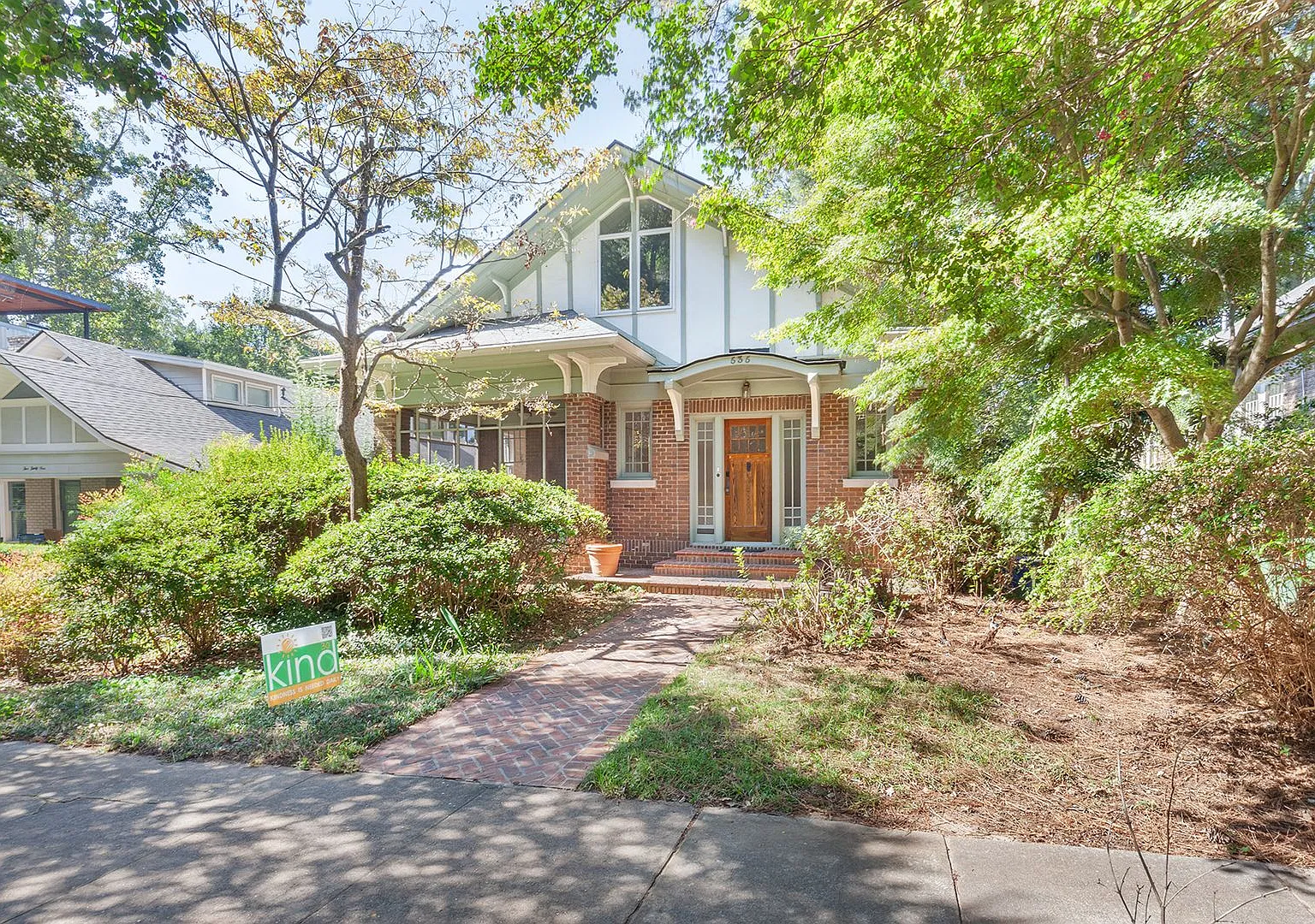 Beautifully Updated Midtown Bungalow Steps from Piedmont Park and ATL BeltLine! — Photo 2