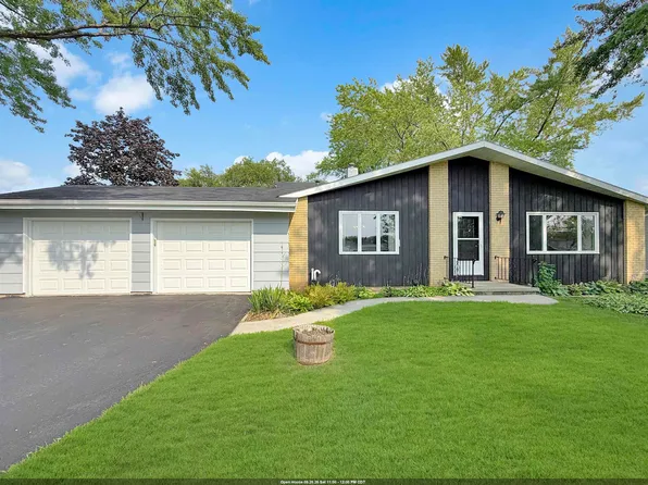 130 Barton Rd, Oshkosh, WI 54904