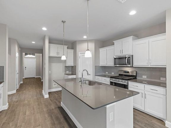 Photos shown here may not depict the specified home & features included are for illustration purposes only.