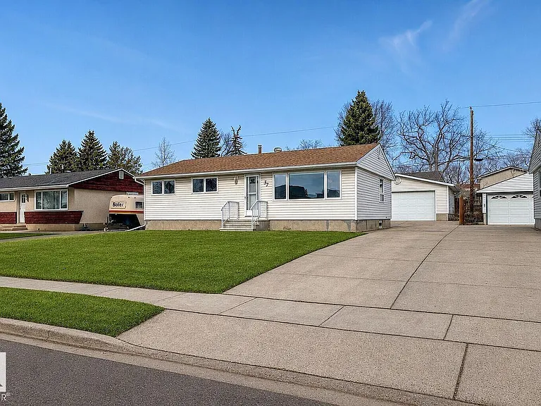 37 Sheridan Dr — Photo 1