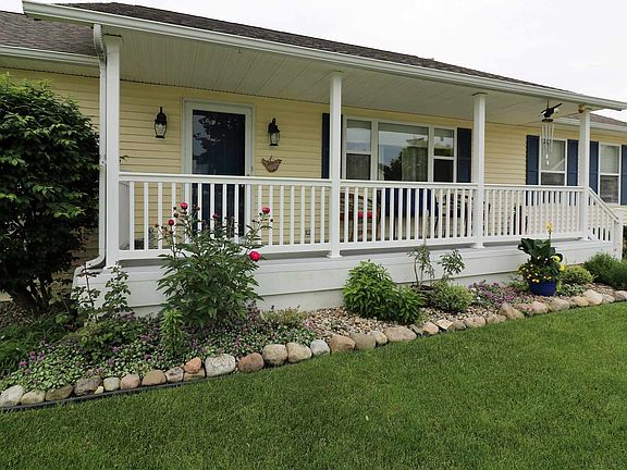 4th image of 608 Walden Ct E