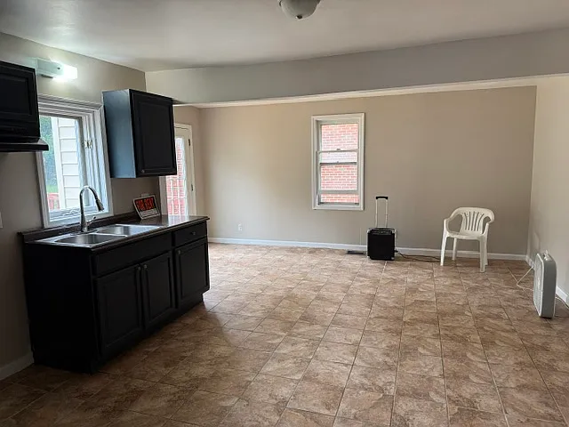 4 bed, 1047 sqft, $1,550 — Photo 3