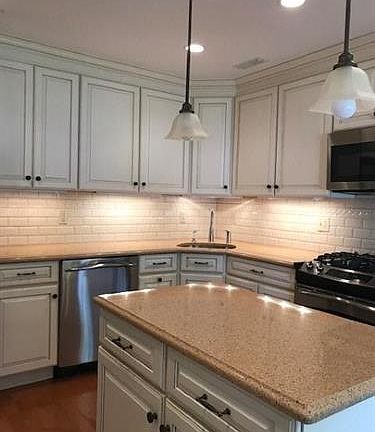 3rd image of 8 Woodcrest Dr