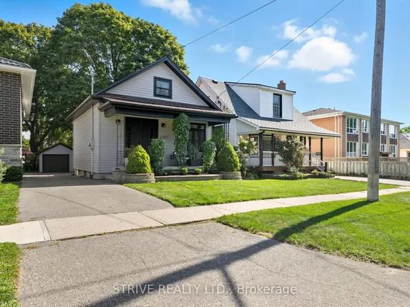 107 Cromwell Ave, Oshawa, ON L1J 4T5