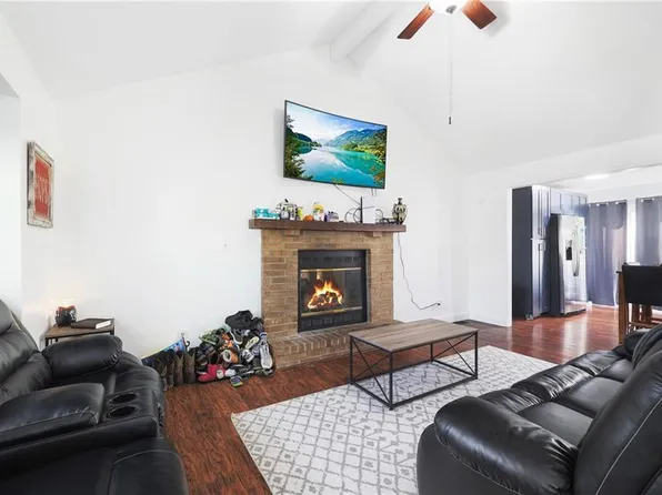 2407 Pearson Cir, Harrisonville, MO 64701