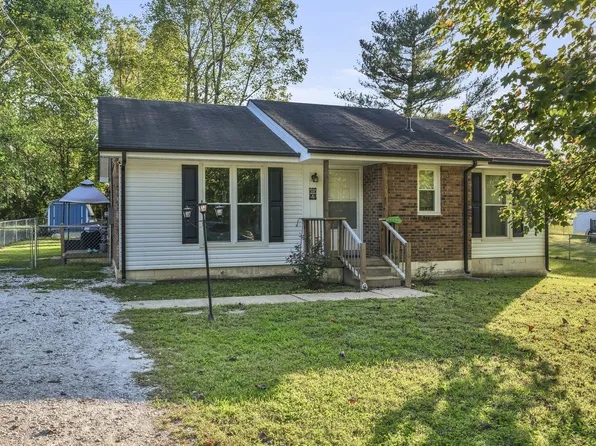 135 Batey Cir, Dickson, TN 37055