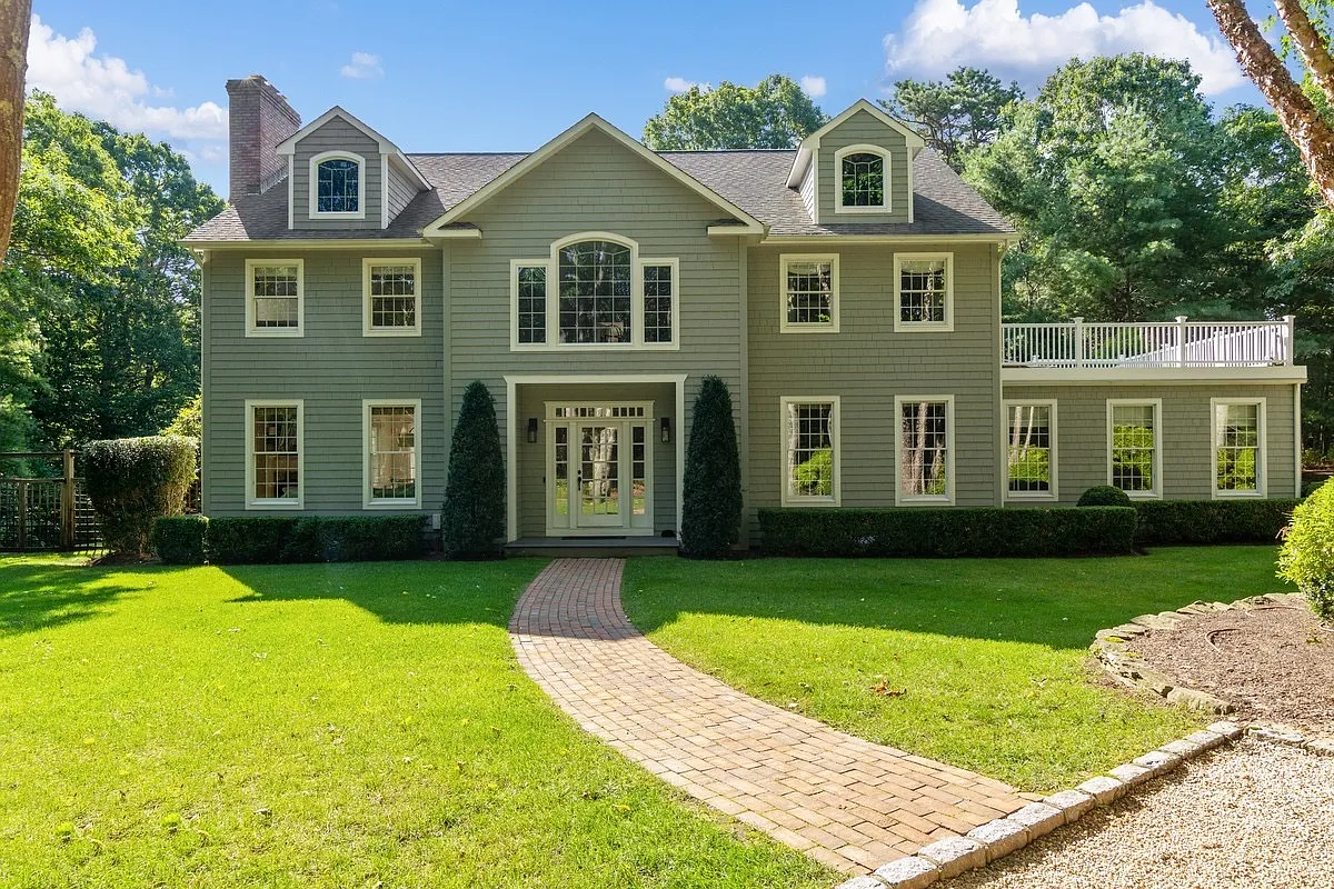 Private and Serene in East Hampton — Photo 1