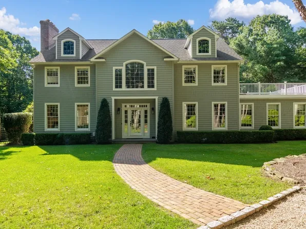 https://photos.zillowstatic.com/fp/5f077a39a81b3096a13030686f3e5654-p_e.webp