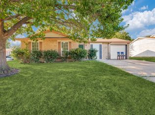 2326 Newbury Dr, Arlington, TX 76014