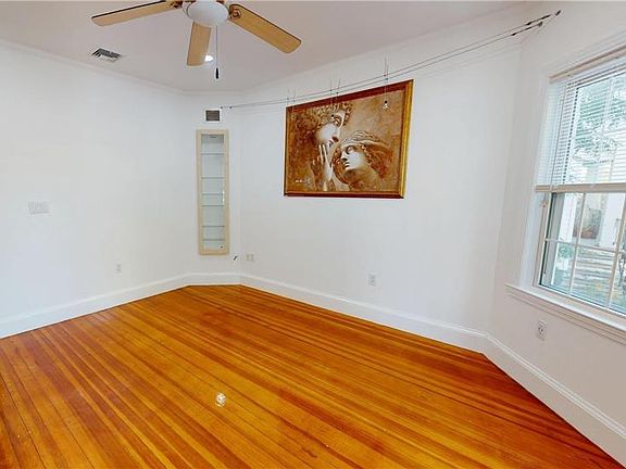 4th image of 200 Hyde Park Ave #1
