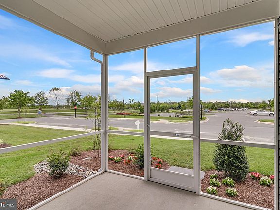 4th image of 129 Waterside Dr