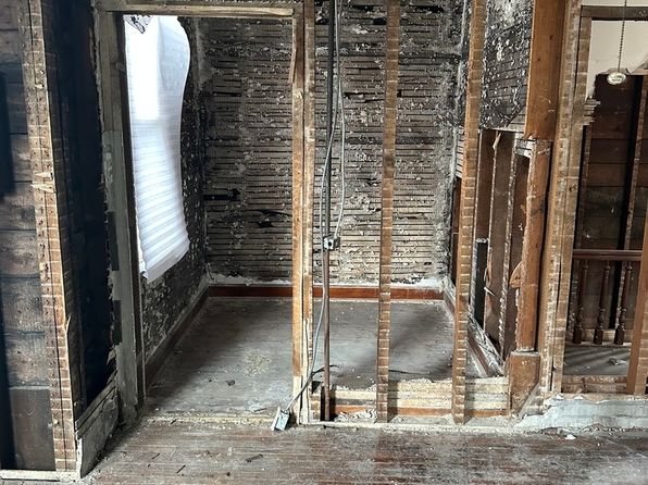 chicago-illinois-2071988333 picture