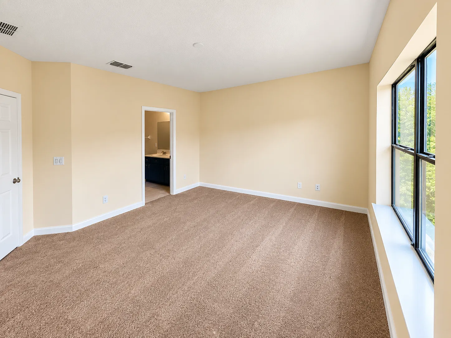 4 bed, 2.5 bath, 1950 sqft, $1,795 — Photo 4