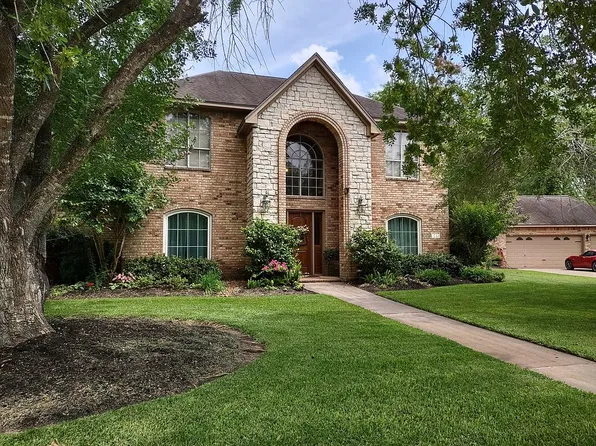71 Rosewood St, Lake Jackson, TX 77566