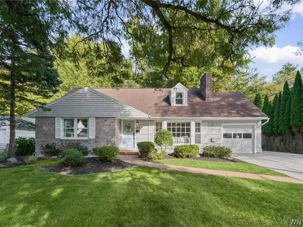 65 Jolls Ln, Orchard Park, NY 14127