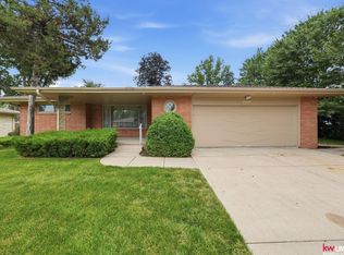 14611 Oak Ln, Waverly, NE 68462