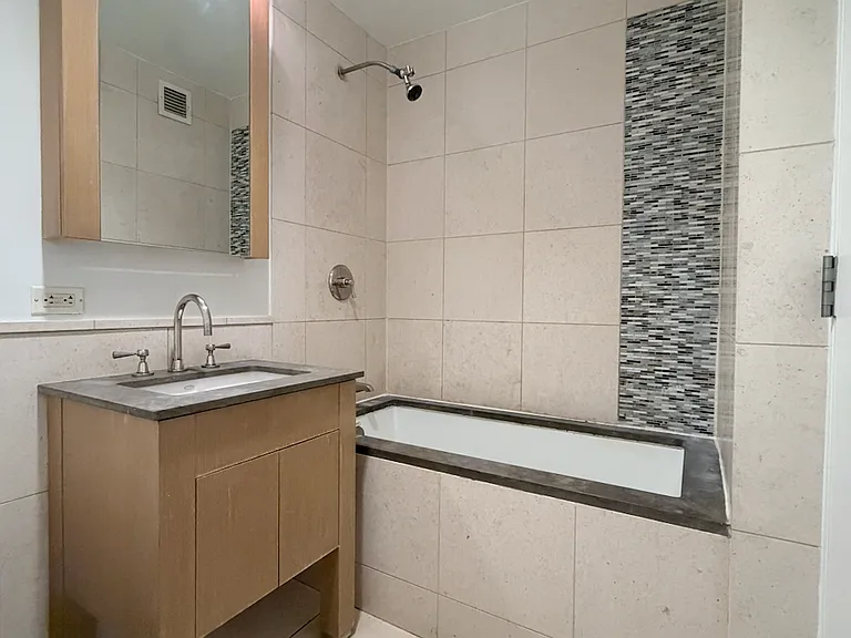 350 W 42nd St #10I — Photo 37