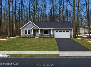 37 Lyman Ln, Gouldsboro, PA 18424